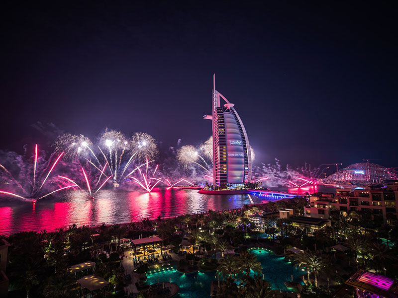دبي تبهر العالم في احتفال العام الجديد 2022